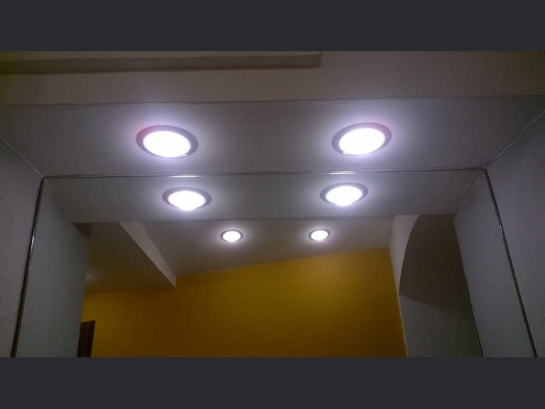 specchio bagno con piccola cornice